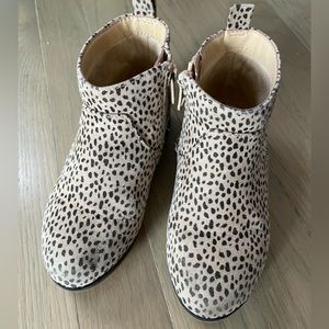 Cat & Jack Toddler booties, size 9